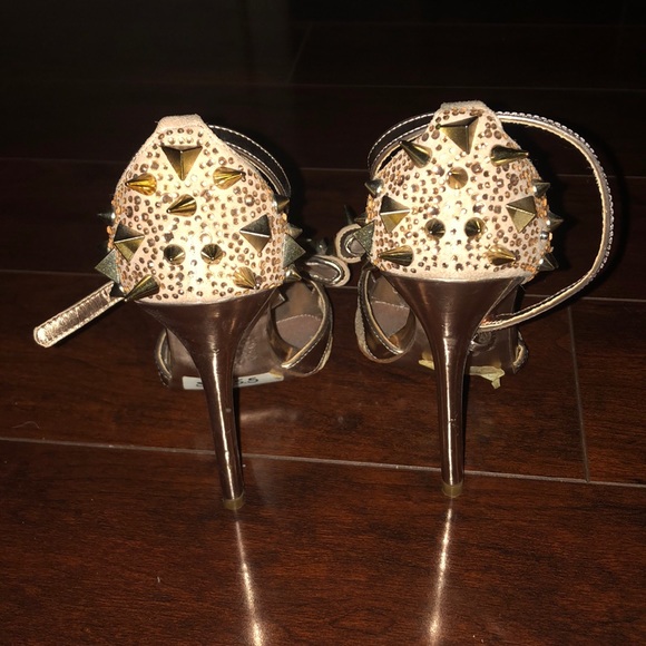 Pink And gold Studded heels - Picture 3 of 6